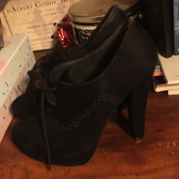 Black ankle booties - Picture 2 of 2